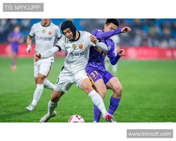 河南建业与青岛海牛激战正酣谁能在赛场上笑到最后